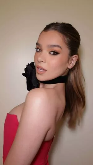 Hailee Steinfeld OnlyFans Leaked Free Thumbnail Picture - #9tapCmY7Uy