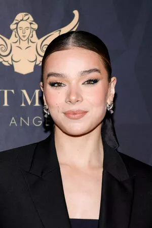 Hailee Steinfeld OnlyFans Leaked Free Thumbnail Picture - #AObTV9MAUz