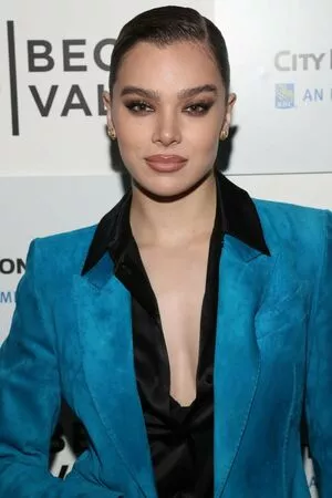 Hailee Steinfeld OnlyFans Leaked Free Thumbnail Picture - #B0QLsPoSMj