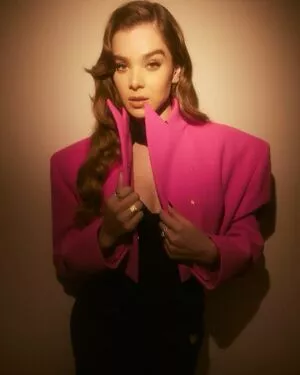 Hailee Steinfeld OnlyFans Leaked Free Thumbnail Picture - #BBZq9JGypU