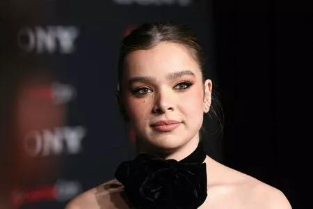 Hailee Steinfeld OnlyFans Leaked Free Thumbnail Picture - #BNNKHUHxXn