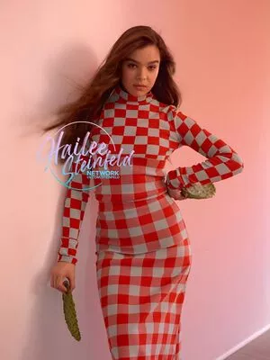 Hailee Steinfeld OnlyFans Leaked Free Thumbnail Picture - #BU4YlEgMj6
