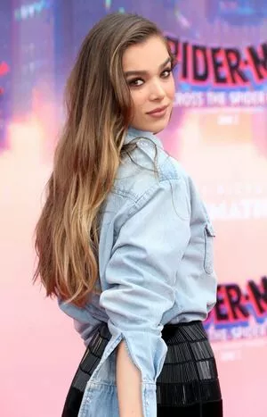 Hailee Steinfeld OnlyFans Leaked Free Thumbnail Picture - #BroOLb9edn