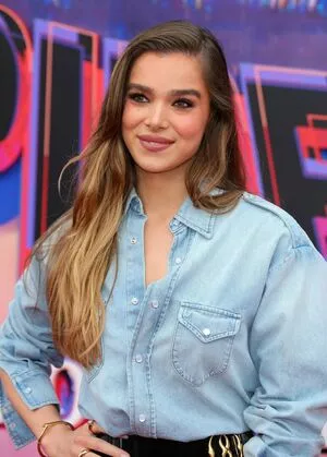 Hailee Steinfeld OnlyFans Leaked Free Thumbnail Picture - #CRuETxRkEg