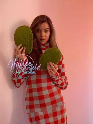 Hailee Steinfeld OnlyFans Leaked Free Thumbnail Picture - #D4GwsTbziK
