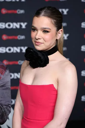 Hailee Steinfeld OnlyFans Leaked Free Thumbnail Picture - #DYwyzhwIX2