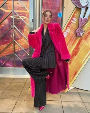 Hailee Steinfeld OnlyFans Leaked Free Thumbnail Picture - #E2M6XBLJdf