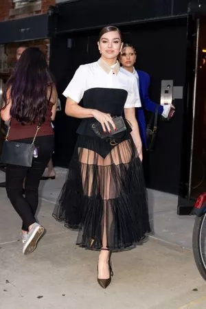 Hailee Steinfeld OnlyFans Leaked Free Thumbnail Picture - #ER3ZEDAyS8
