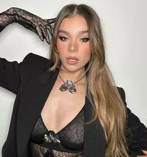 Hailee Steinfeld OnlyFans Leaked Free Thumbnail Picture - #ERGBWVKZ7D