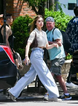 Hailee Steinfeld OnlyFans Leaked Free Thumbnail Picture - #FBTg9FIOGA