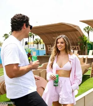Hailee Steinfeld OnlyFans Leaked Free Thumbnail Picture - #FJA4BJGaR4