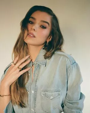 Hailee Steinfeld OnlyFans Leaked Free Thumbnail Picture - #FPUKZHkhhp