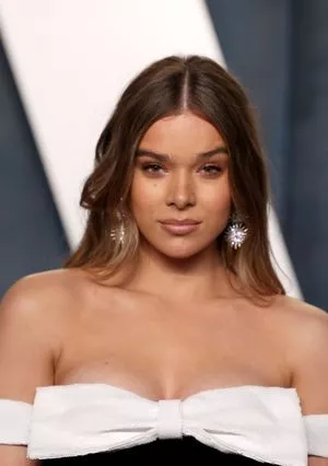 Hailee Steinfeld OnlyFans Leaked Free Thumbnail Picture - #FXJwIgJVl1