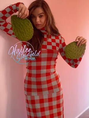 Hailee Steinfeld OnlyFans Leaked Free Thumbnail Picture - #FoQUPepCJv
