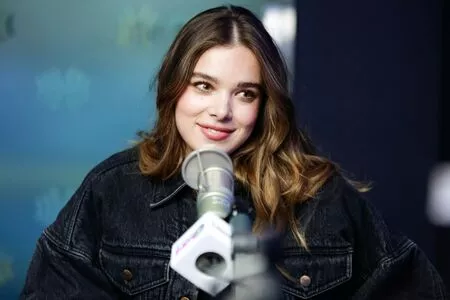 Hailee Steinfeld OnlyFans Leaked Free Thumbnail Picture - #H5uvq9yXFx