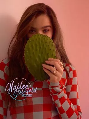 Hailee Steinfeld OnlyFans Leaked Free Thumbnail Picture - #HG5bQb7QpX