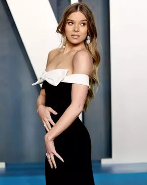 Hailee Steinfeld OnlyFans Leaked Free Thumbnail Picture - #HdajKFqLiY
