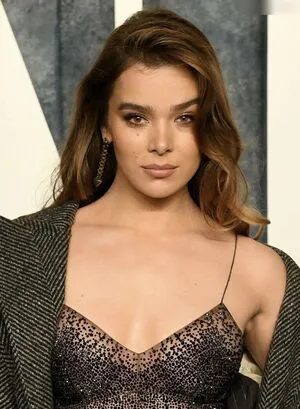 Hailee Steinfeld OnlyFans Leaked Free Thumbnail Picture - #I7A9Z5O2cz