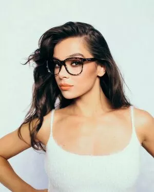 Hailee Steinfeld OnlyFans Leaked Free Thumbnail Picture - #IRjP610Wyk