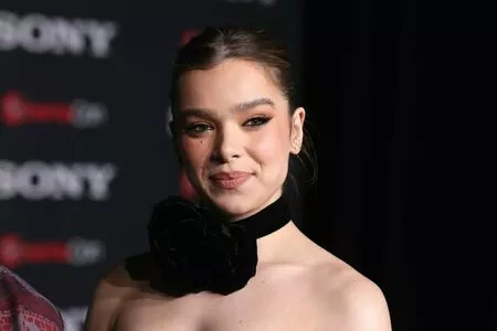 Hailee Steinfeld OnlyFans Leaked Free Thumbnail Picture - #ItcjRsQN6S