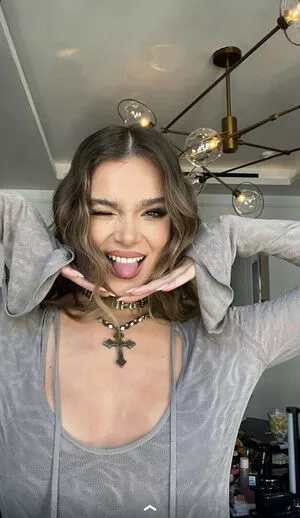 Hailee Steinfeld OnlyFans Leaked Free Thumbnail Picture - #IxXRcmLCeD