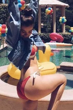 Hailee Steinfeld OnlyFans Leaked Free Thumbnail Picture - #Jc1YAbJUNE