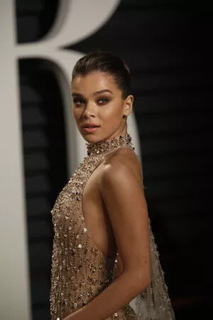 Hailee Steinfeld OnlyFans Leaked Free Thumbnail Picture - #JdzgEuumRa