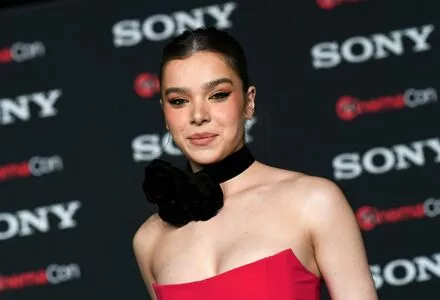 Hailee Steinfeld OnlyFans Leaked Free Thumbnail Picture - #K7QsqJ0xpW