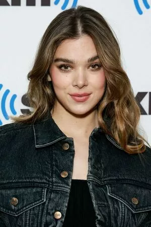 Hailee Steinfeld OnlyFans Leaked Free Thumbnail Picture - #KA1A9Tx8PR