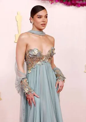 Hailee Steinfeld OnlyFans Leaked Free Thumbnail Picture - #KHaASV2gBr