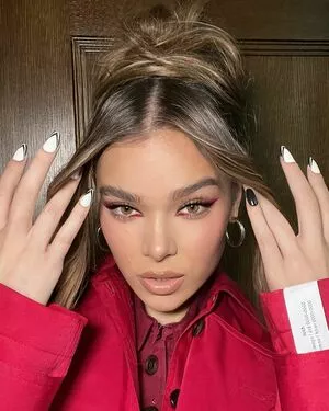 Hailee Steinfeld OnlyFans Leaked Free Thumbnail Picture - #KMvMmoGKWi