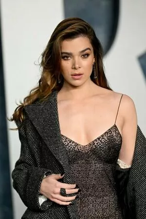 Hailee Steinfeld OnlyFans Leaked Free Thumbnail Picture - #KZokgBpWwd