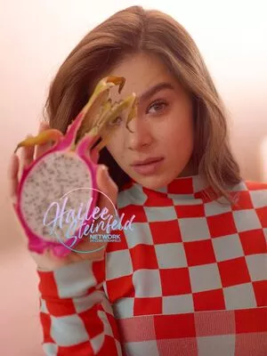 Hailee Steinfeld OnlyFans Leaked Free Thumbnail Picture - #KazyBgno5z