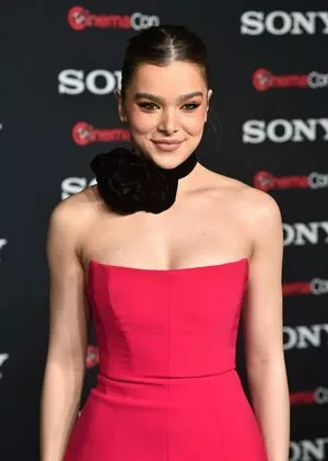 Hailee Steinfeld OnlyFans Leaked Free Thumbnail Picture - #Ks6tG8le0s