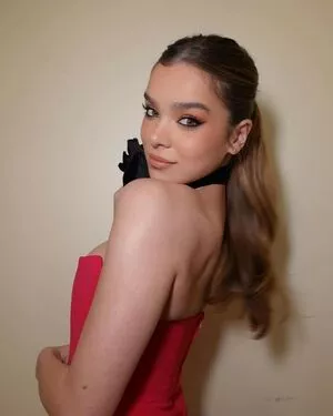 Hailee Steinfeld OnlyFans Leaked Free Thumbnail Picture - #LHRmhvOViH