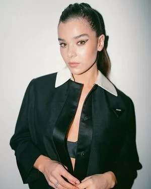 Hailee Steinfeld OnlyFans Leaked Free Thumbnail Picture - #LluIomrX6f