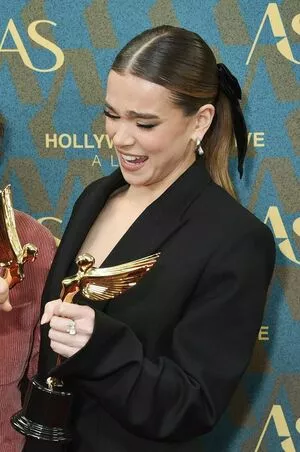 Hailee Steinfeld OnlyFans Leaked Free Thumbnail Picture - #N8teRtk5be