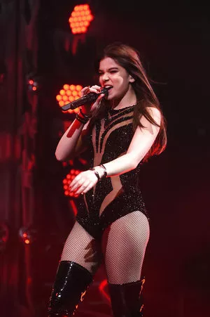 Hailee Steinfeld OnlyFans Leaked Free Thumbnail Picture - #NAln05MyzX