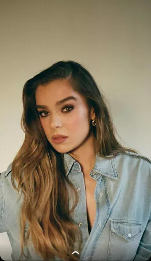 Hailee Steinfeld OnlyFans Leaked Free Thumbnail Picture - #O0jsP6eEAt