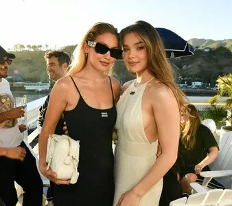 Hailee Steinfeld OnlyFans Leaked Free Thumbnail Picture - #OUTSQWfbTn