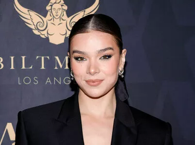 Hailee Steinfeld OnlyFans Leaked Free Thumbnail Picture - #OeGbpkr22T