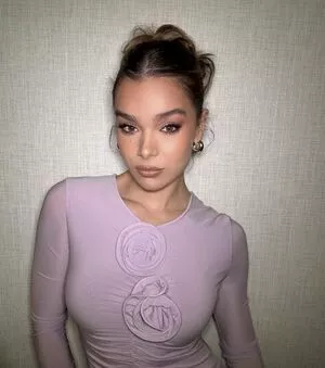 Hailee Steinfeld OnlyFans Leaked Free Thumbnail Picture - #PIRzF4t6D2