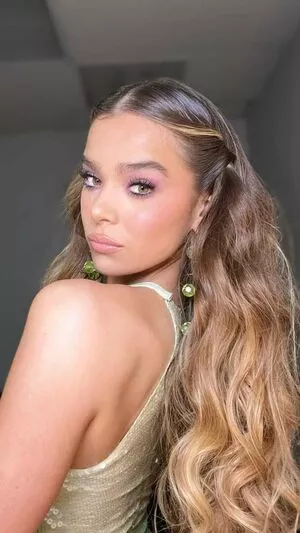 Hailee Steinfeld OnlyFans Leaked Free Thumbnail Picture - #PTRNsrwyiv