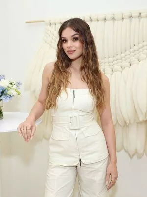 Hailee Steinfeld OnlyFans Leaked Free Thumbnail Picture - #Pea1LOGBbA