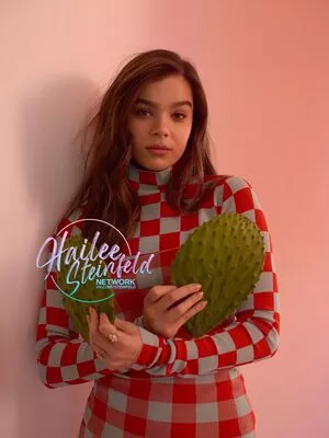 Hailee Steinfeld OnlyFans Leaked Free Thumbnail Picture - #PgwpSbmRdX