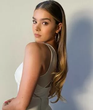 Hailee Steinfeld OnlyFans Leaked Free Thumbnail Picture - #Q3KCdMfXV0