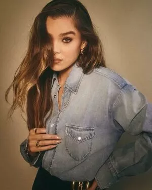 Hailee Steinfeld OnlyFans Leaked Free Thumbnail Picture - #QMAgWf9Qlx