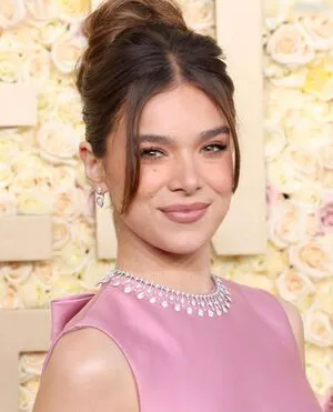 Hailee Steinfeld OnlyFans Leaked Free Thumbnail Picture - #R9oxNpd92P