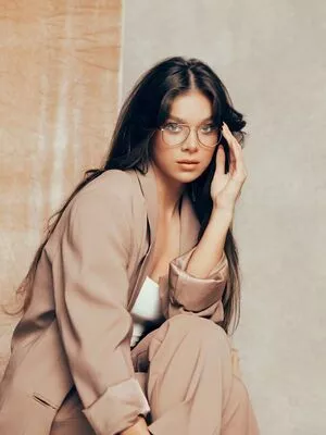 Hailee Steinfeld OnlyFans Leaked Free Thumbnail Picture - #RE75td5GZ8