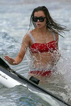 Hailee Steinfeld OnlyFans Leaked Free Thumbnail Picture - #S4j74eU6fY